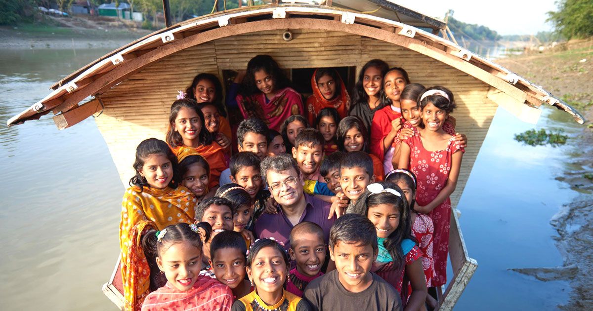 Boat-school-race-for-World-Childrens-Prize