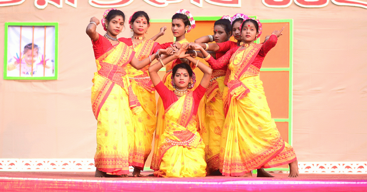 ‘ফাগুয়া’ উৎসবে চা বাগানে মিলনমেলা