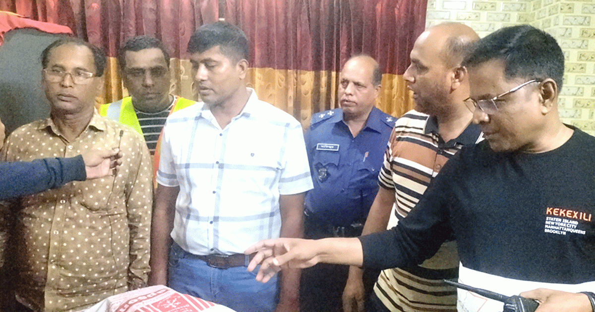 মেহেরপুরে-দুই-সুদ-কারবারি-আটক-বিপুল-ব্লাঙ্ক-চেক-ও-স্ট্যাম্প-উদ্ধার