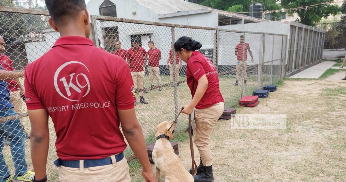 Female-Dog-Handler-in-Police