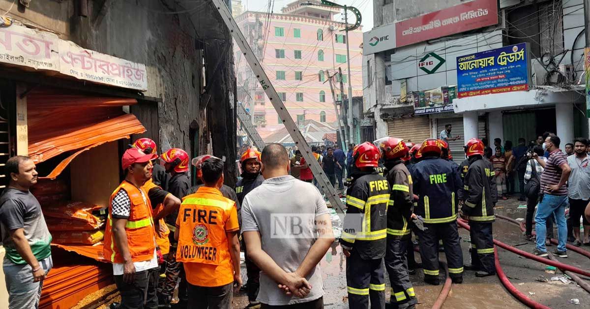 নারায়ণগঞ্জে-ভবনে-বিস্ফোরণে-একজনের-মৃত্যু-আহত-৮