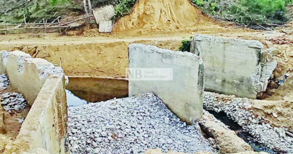 খাগড়াছড়িতে সেতু ভেঙে রড চুরি