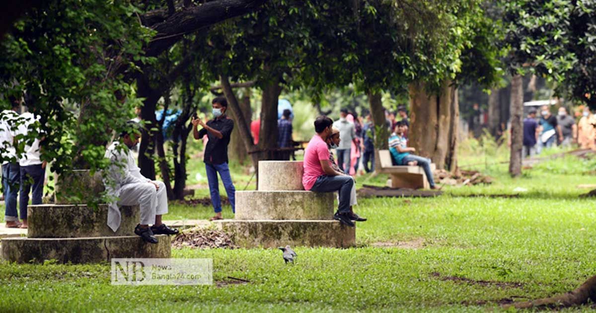 বৃষ্টির-পর-ছুটির-দিনে-সহনীয়-ঢাকার-বাতাস