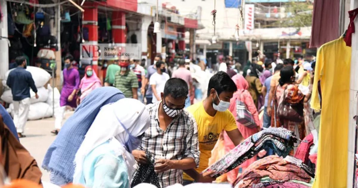 ফুটপাতে-জমে-উঠেছে-ঈদকেন্দ্রিক-কেনাকাটা