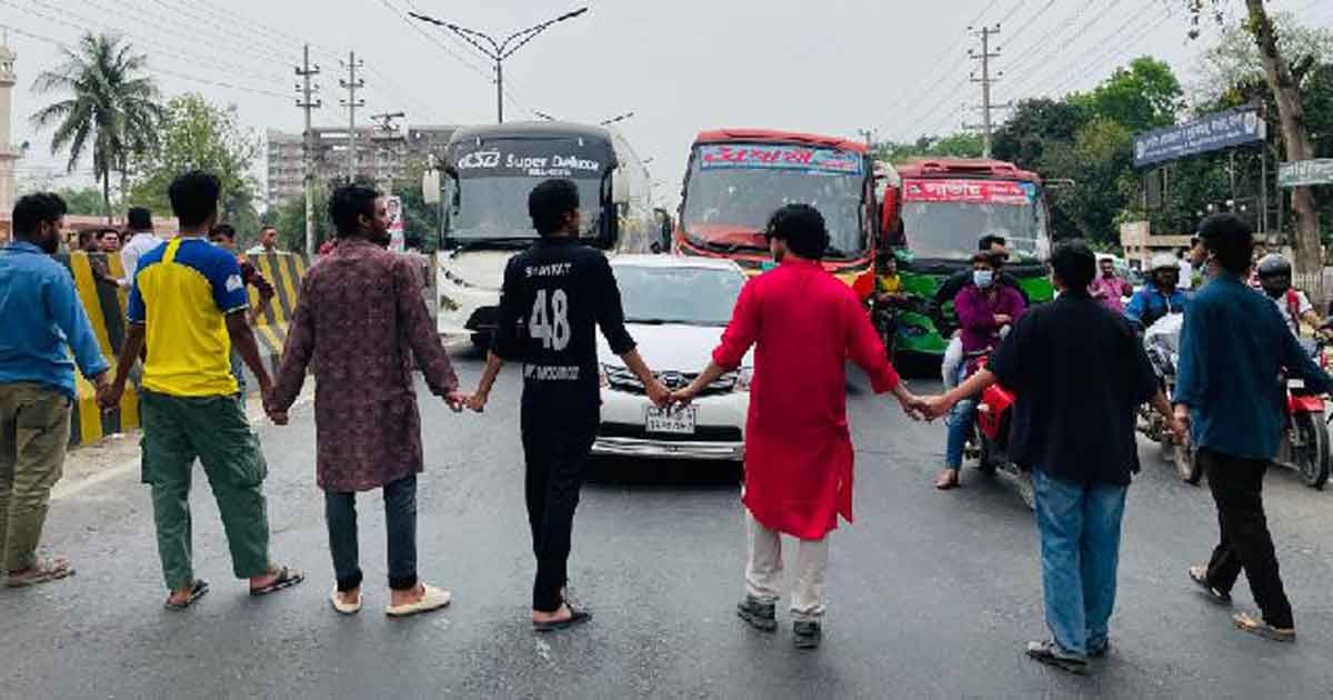 সাংবাদিক শামসুজ্জামানের মুক্তির দাবিতে ঢাকা-আরিচা মহাসড়ক অবরোধ