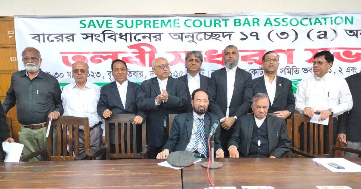 A-League-and-BNP-supporters-face-each-other-again-in-the-Supreme-Court-Lawyers-Association