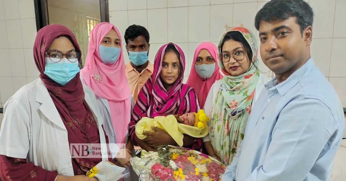 যাত্রীবাহী বাসে শিশুর জন্ম
