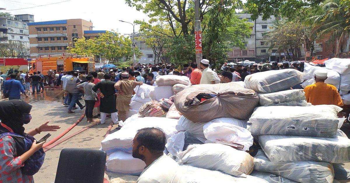 মার্কেটে দোকান নেই, তবুও সব হারিয়েছেন ওরা