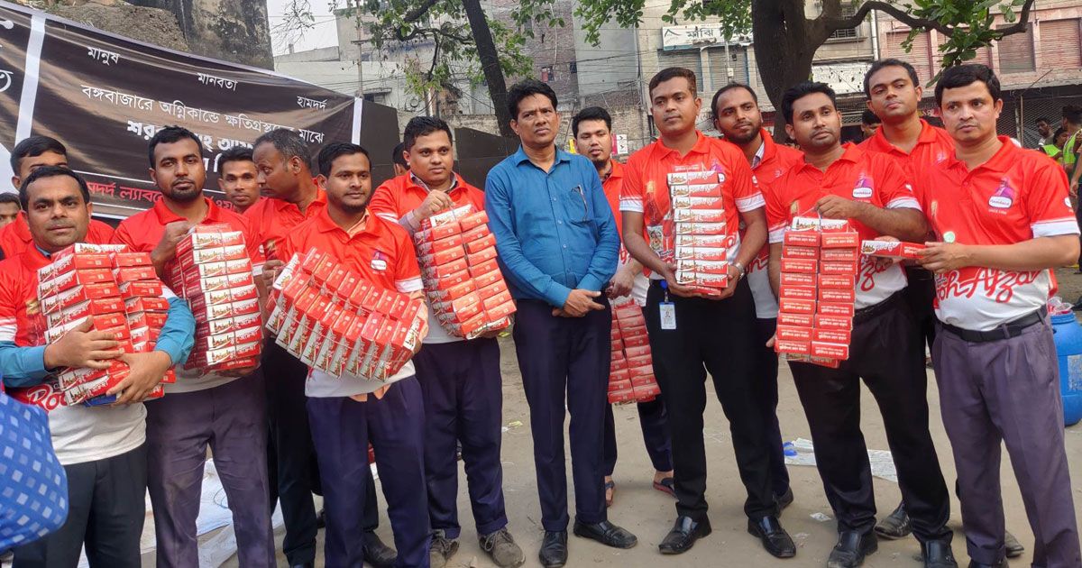 অগ্নিকাণ্ডে-ক্ষতিগ্রস্তদের-মাঝে-হামদর্দের-ইফতারি-বিতরণ