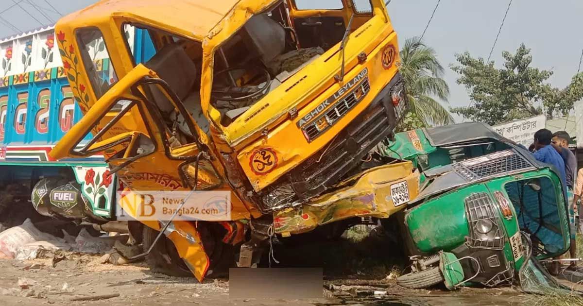 রামুতে অটোরিকশায় ট্রাকের ধাক্কা, প্রাণ গেল তিনজনের