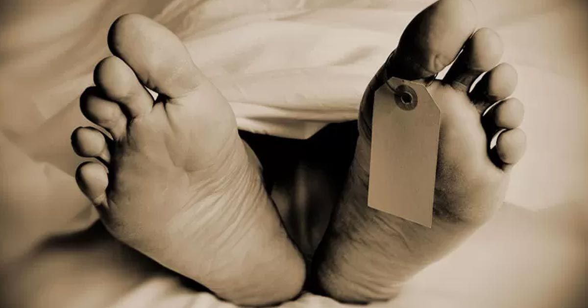 খোলা আকাশের নিচে গলায় গামছা প্যাঁচানো মরদেহ