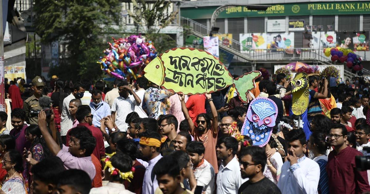 ‘দাম কমাও জান বাঁচাও’ প্ল্যাকার্ড কেড়ে নেয়ার অভিযোগ