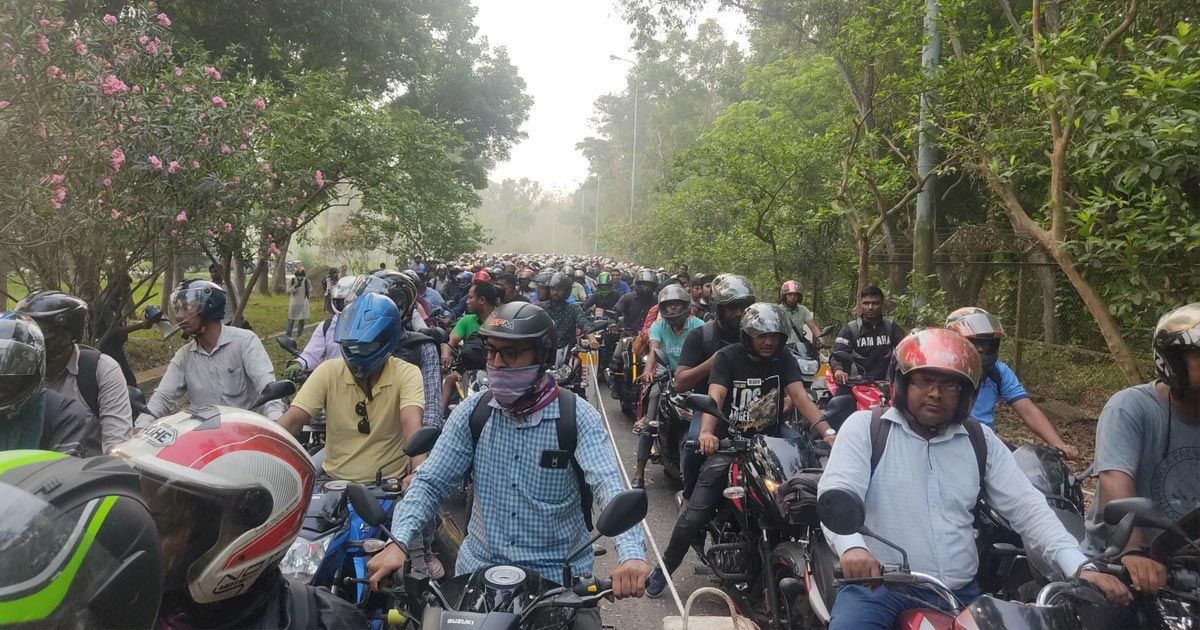 চাপ বেড়েছে ঢাকা-টাঙ্গাইল মহাসড়কে, মোটরসাইকেলে যাত্রা বেশি
