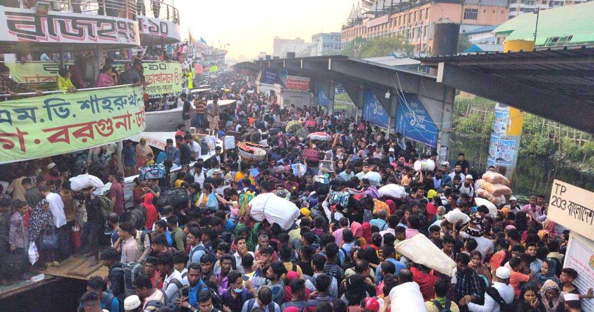 

ঈদযাত্রার দ্বিতীয় দিনে ভিড় বেড়েছে সদরঘাটে