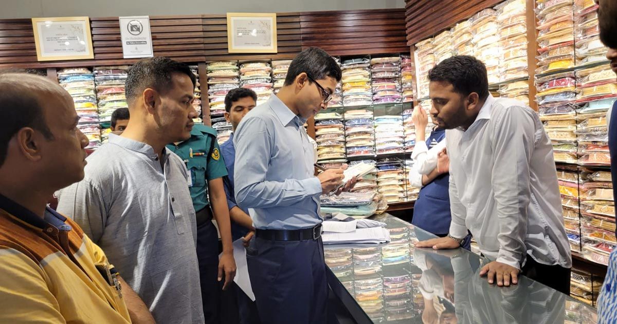 দুই হাজার টাকার পাঞ্জাবি বিক্রি হচ্ছিল ৮ হাজারে