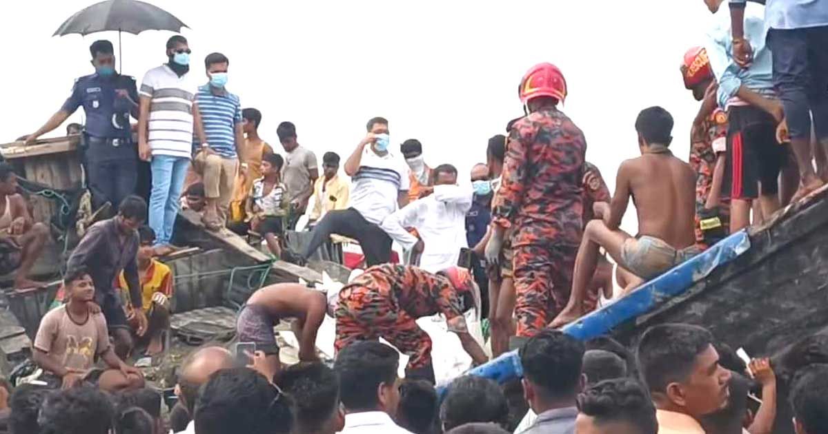 কক্সবাজারে ভেসে আসা ট্রলারে ১০ জেলের হাত-পা বাঁধা মরদেহ