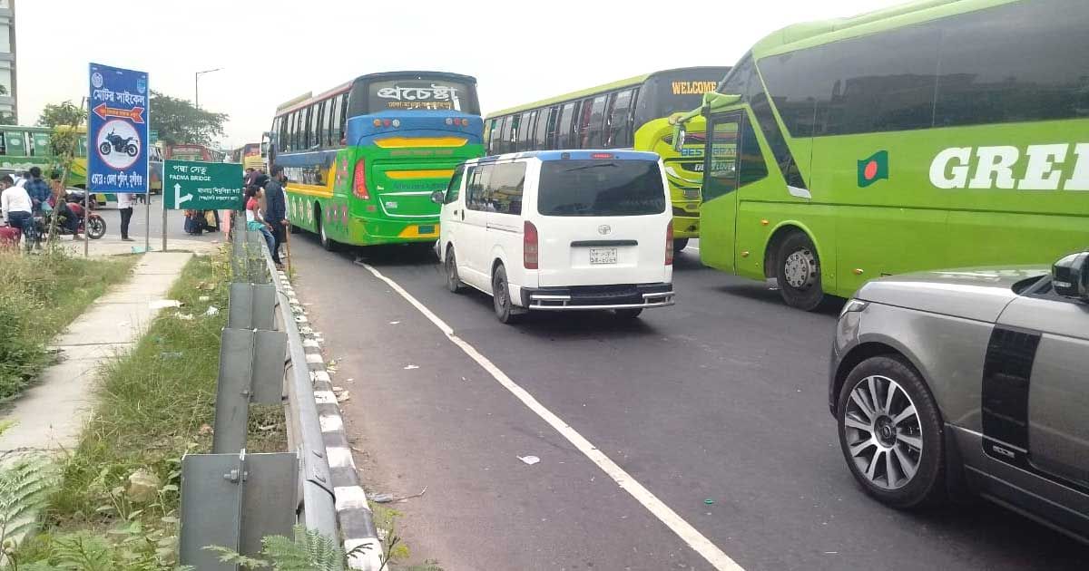 মাওয়া-এক্সপ্রেসওয়েতে-দুর্ঘটনা-টোল-প্লাজায়-গাড়ির-চাপ