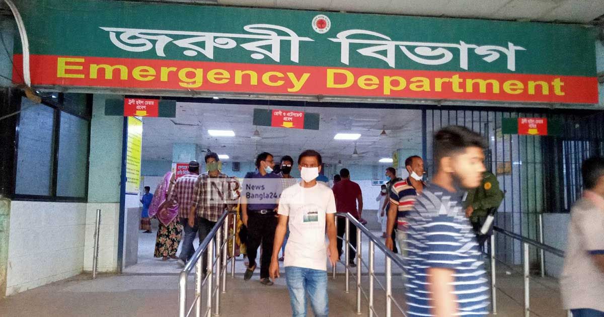 বংশালে পাঁচ তলা ভবনের ছাদ থেকে পড়ে নারী নিহত