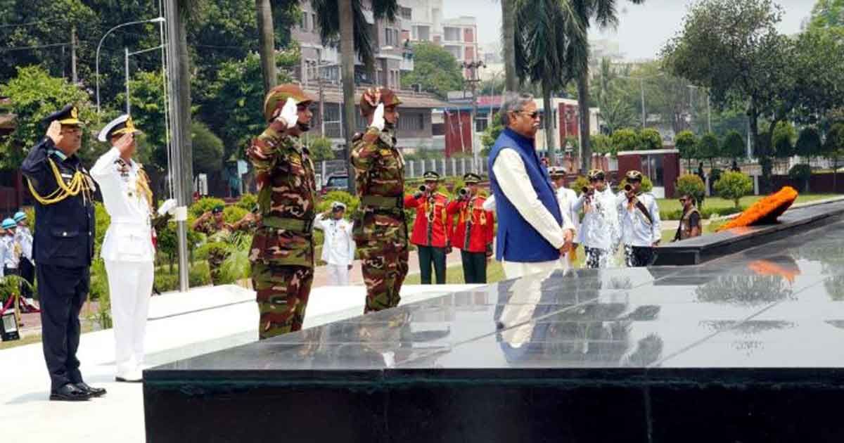 শিখা-অনির্বাণে-রাষ্ট্রপতির-পুস্পস্তবক-অর্পণ