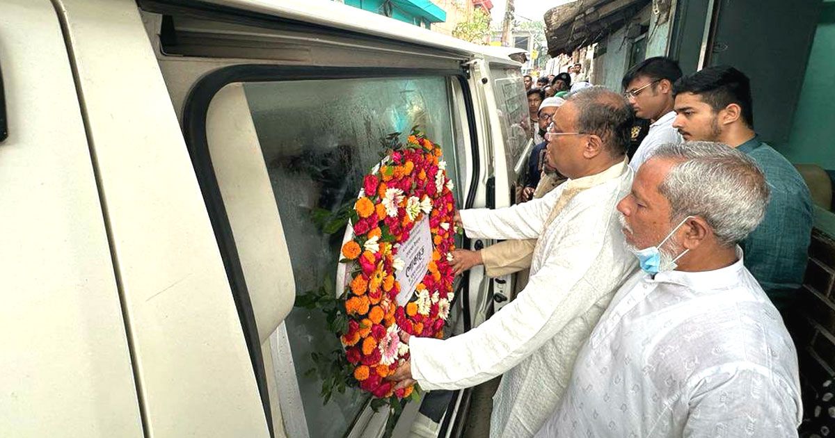 প্রিয়-শিক্ষকের-মৃত্যুর-খবরে-তার-বাসভবনে-ছুটে-গেলেন-তথ্যমন্ত্রী