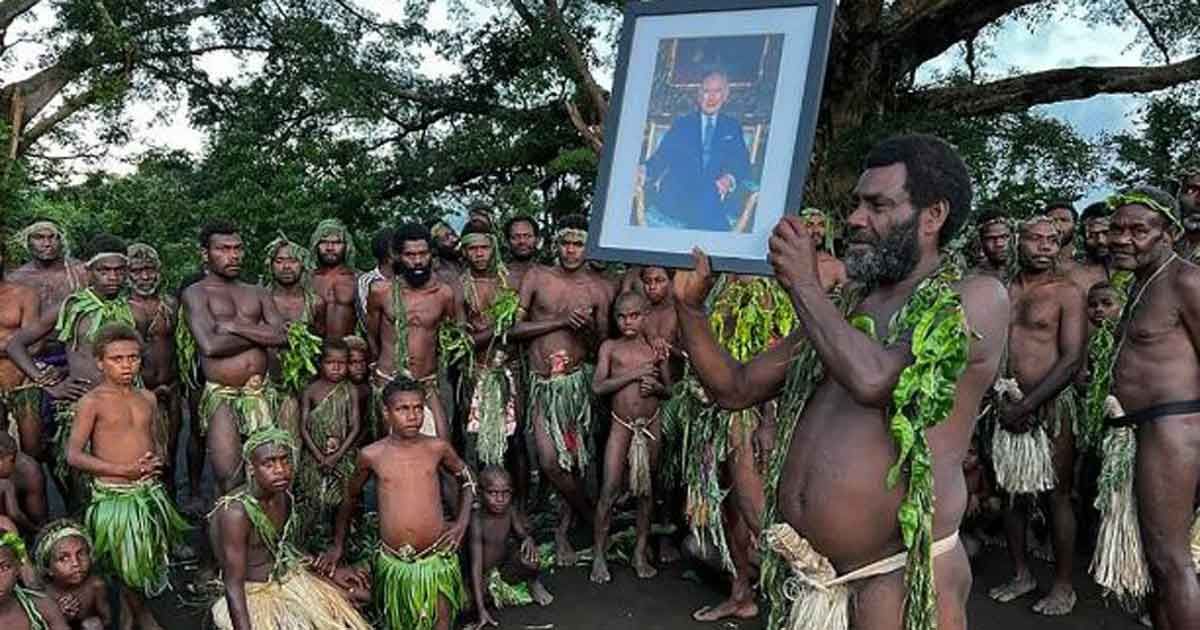 ঈশ্বরের সন্তান হিসেবে যারা পূজা করতে পারেন রাজা তৃতীয় চার্লসকে