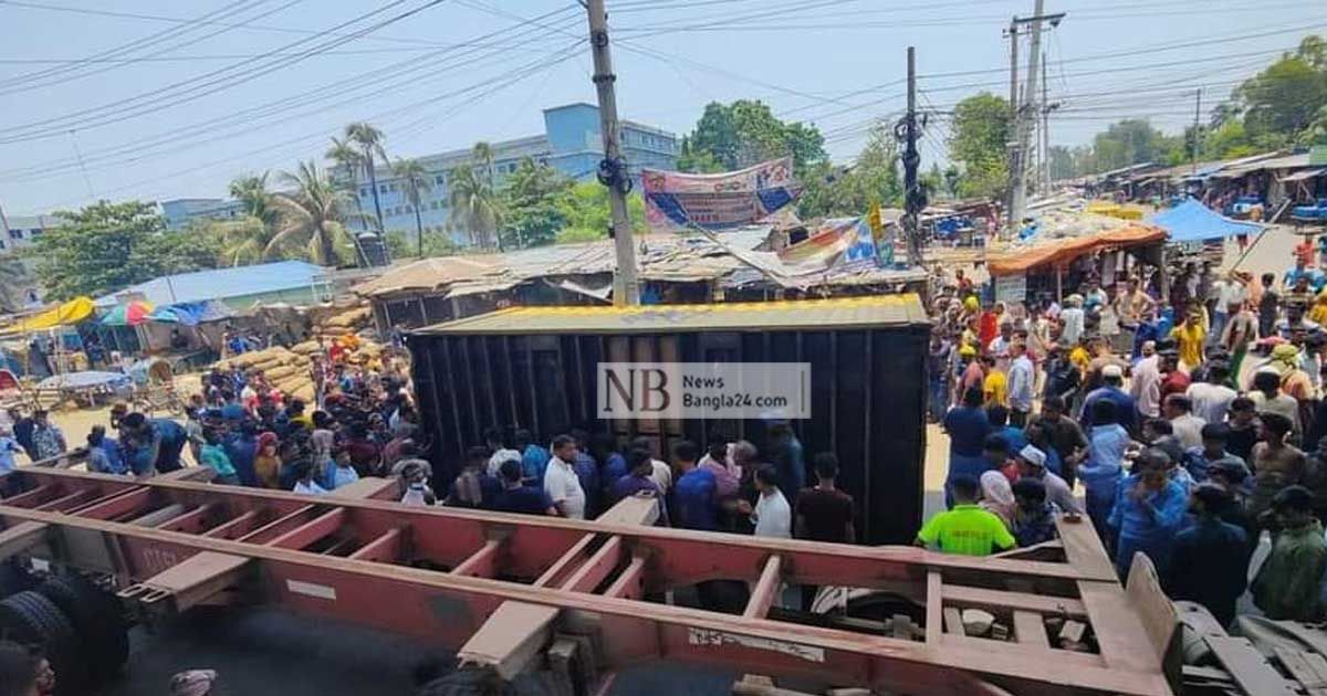 চট্টগ্রামে-কন্টেইনার-চাপায়-রিকশার-২-যাত্রী-নিহত- 