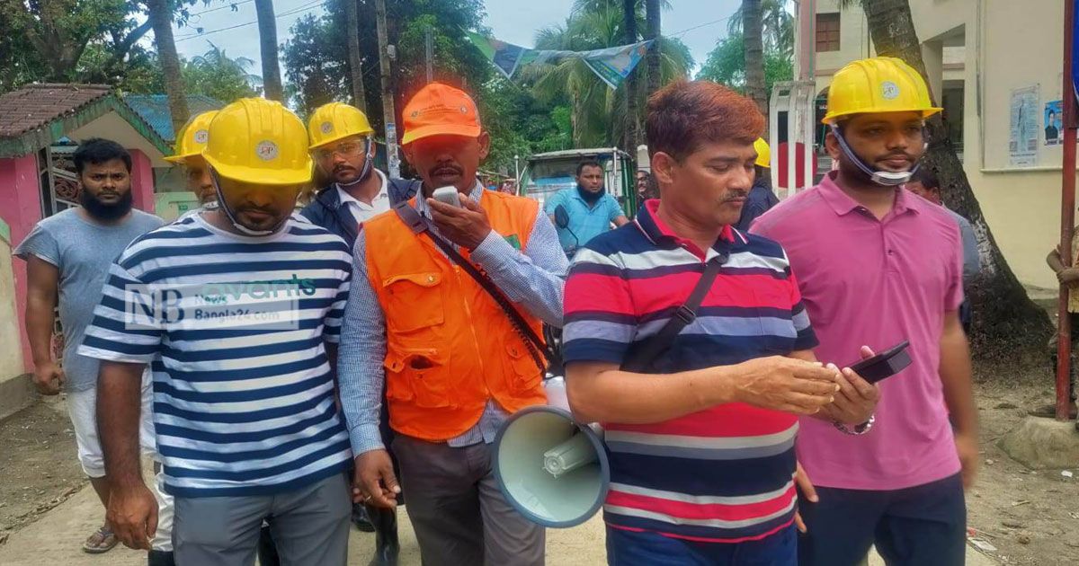আশ্রয়কেন্দ্রে ছুটছে দুই দ্বীপের মানুষ