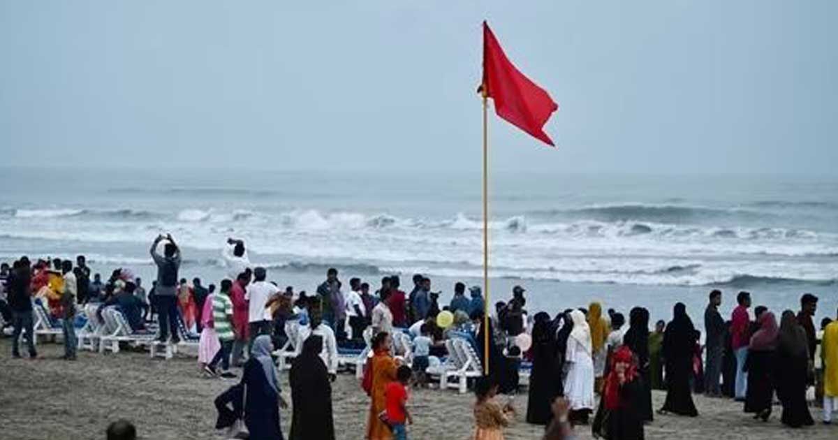 মহাবিপদেও সৈকতে সেলফি: প্রতিমন্ত্রীকে প্রধানমন্ত্রীর ফোন