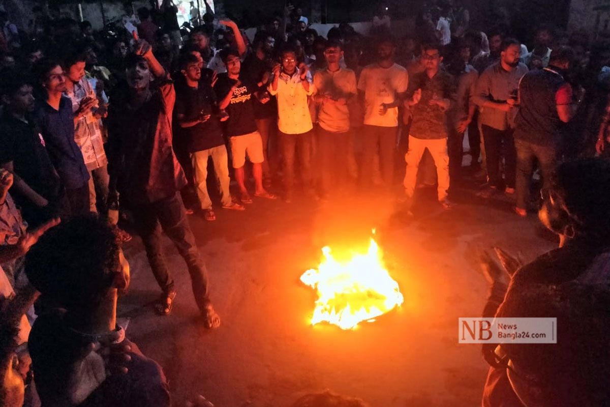 ভর্তি পরীক্ষা ঘিরে নৈরাজ্য, প্রতিবাদে চবিতে ছাত্রলীগের তালা