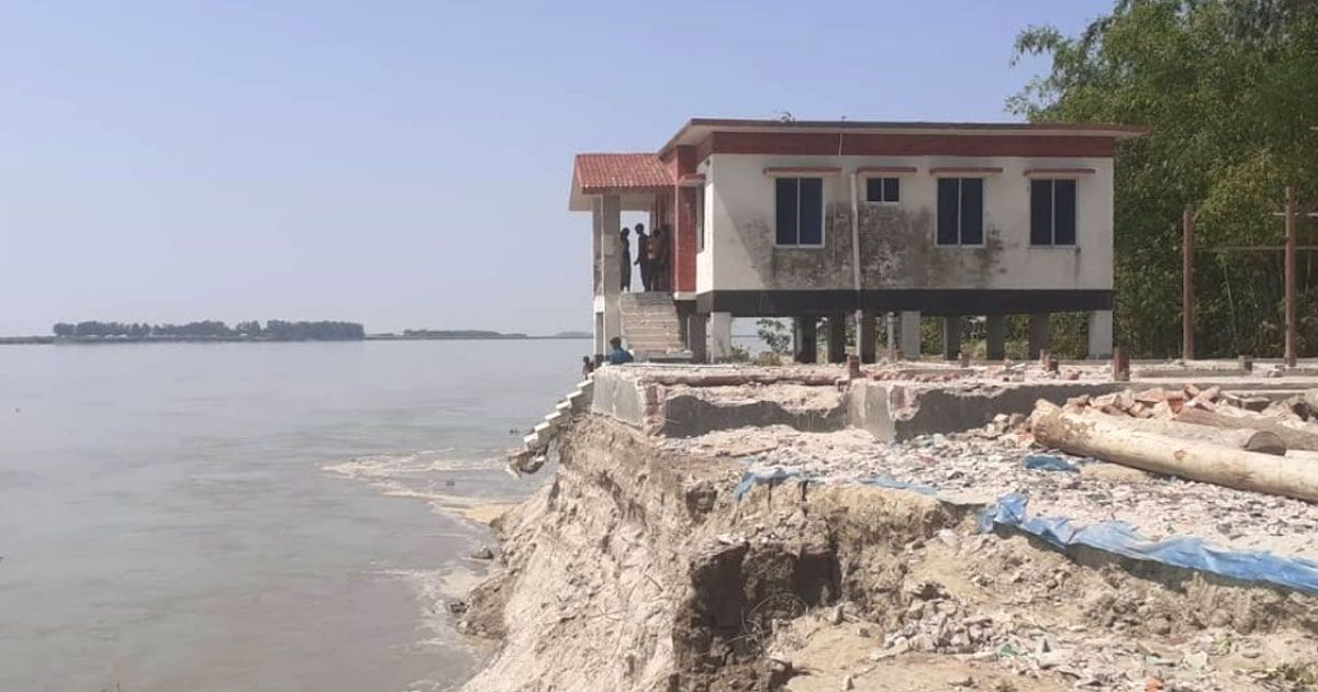 কুড়িগ্রামে বাড়ছে পানি ভাঙছে নদী, শঙ্কায় মানুষ