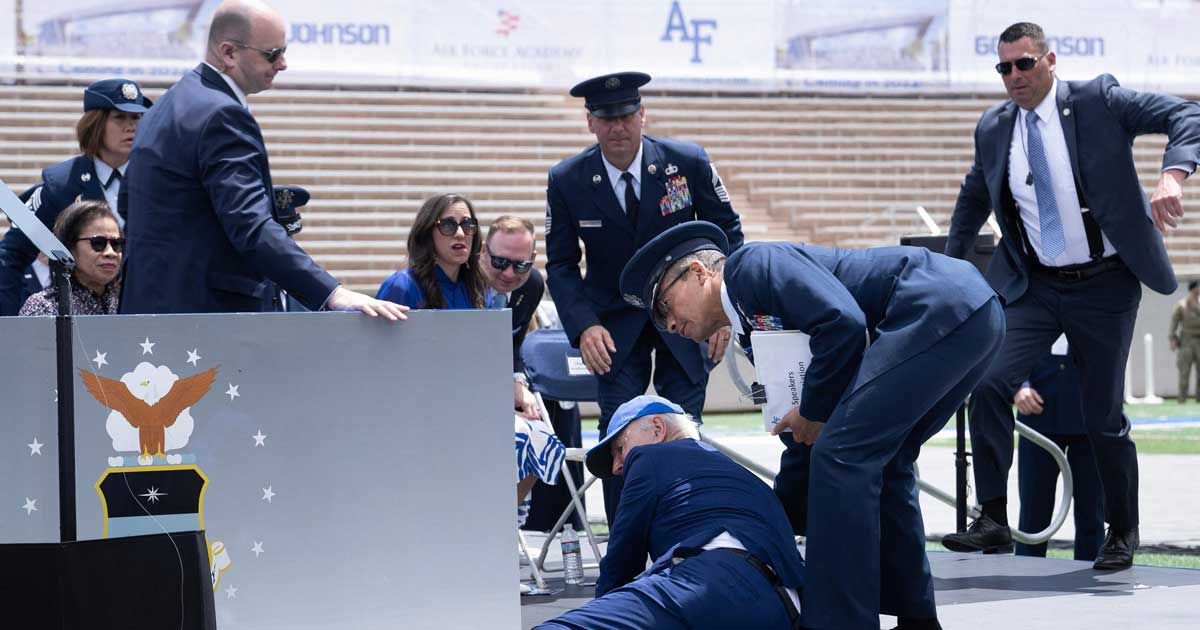 Biden-stumbled-on-the-stage-and-fell