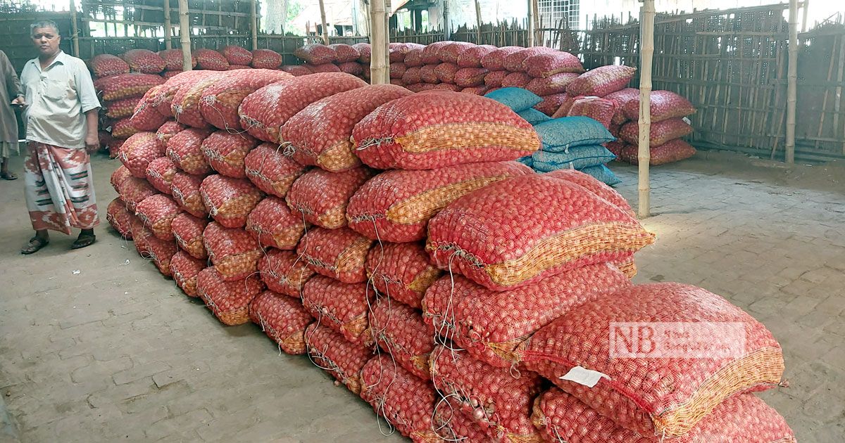In-a-span-of-2-days-the-price-of-onion-has-decreased-by-Tk-40