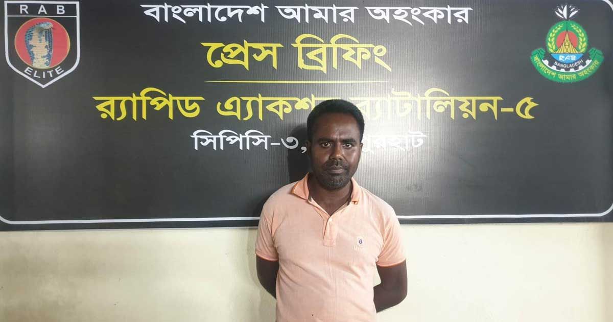 নওগাঁয় সড়কে ৪ জন নিহতের ঘটনায় ট্রাকচালক গ্রেপ্তার