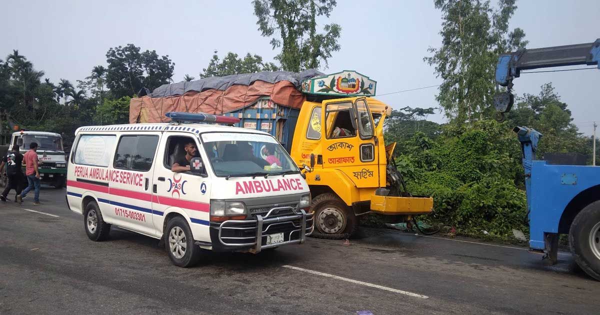 সিলেটে পিকআপে ট্রাকের ধাক্কা, নিহত ১২