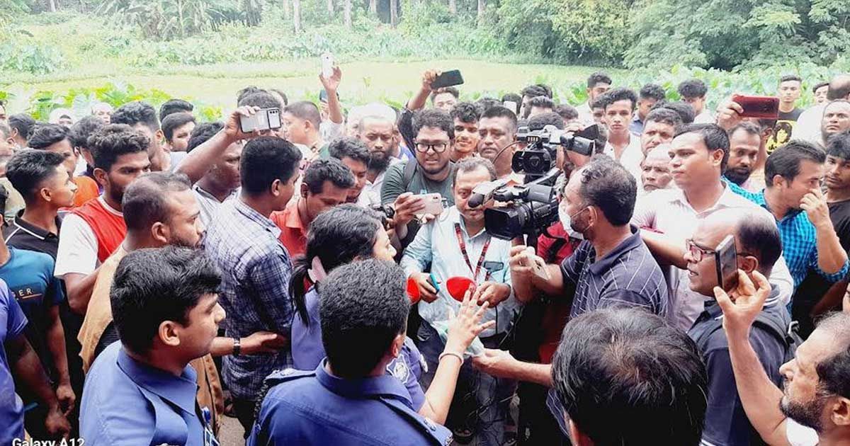 বাসায়-ঢুকে-মা-মেয়েকে-কুপিয়ে-হত্যা