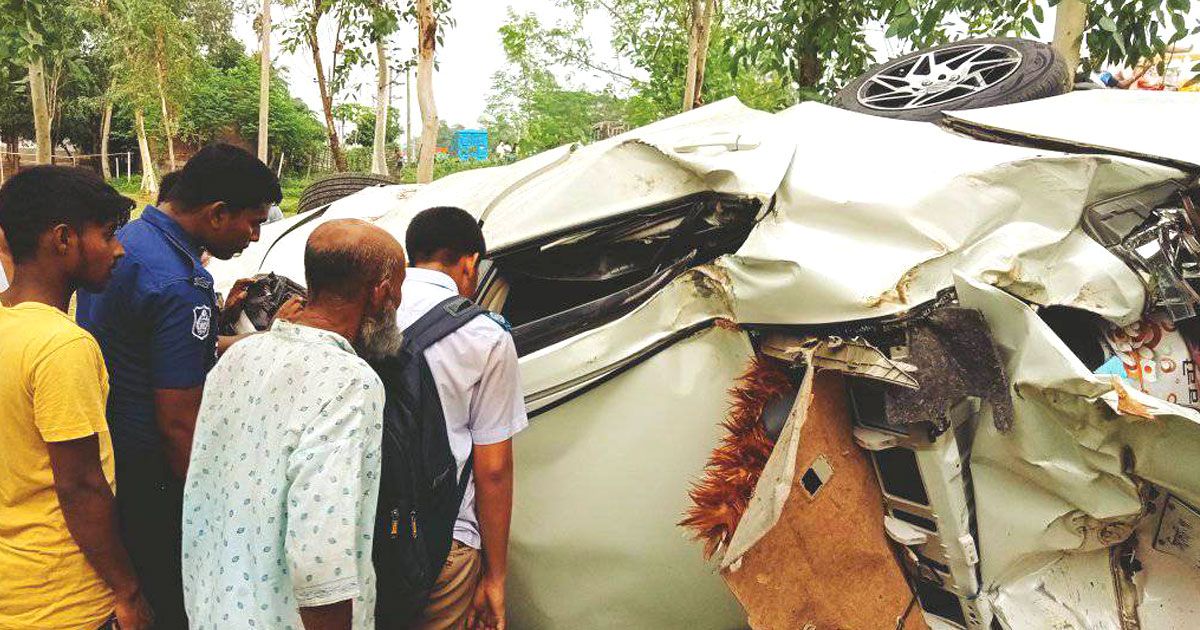 বগুড়ায়-প্রাইভেট-কারের-ধাক্কায়-মা-মেয়ে-নিহত