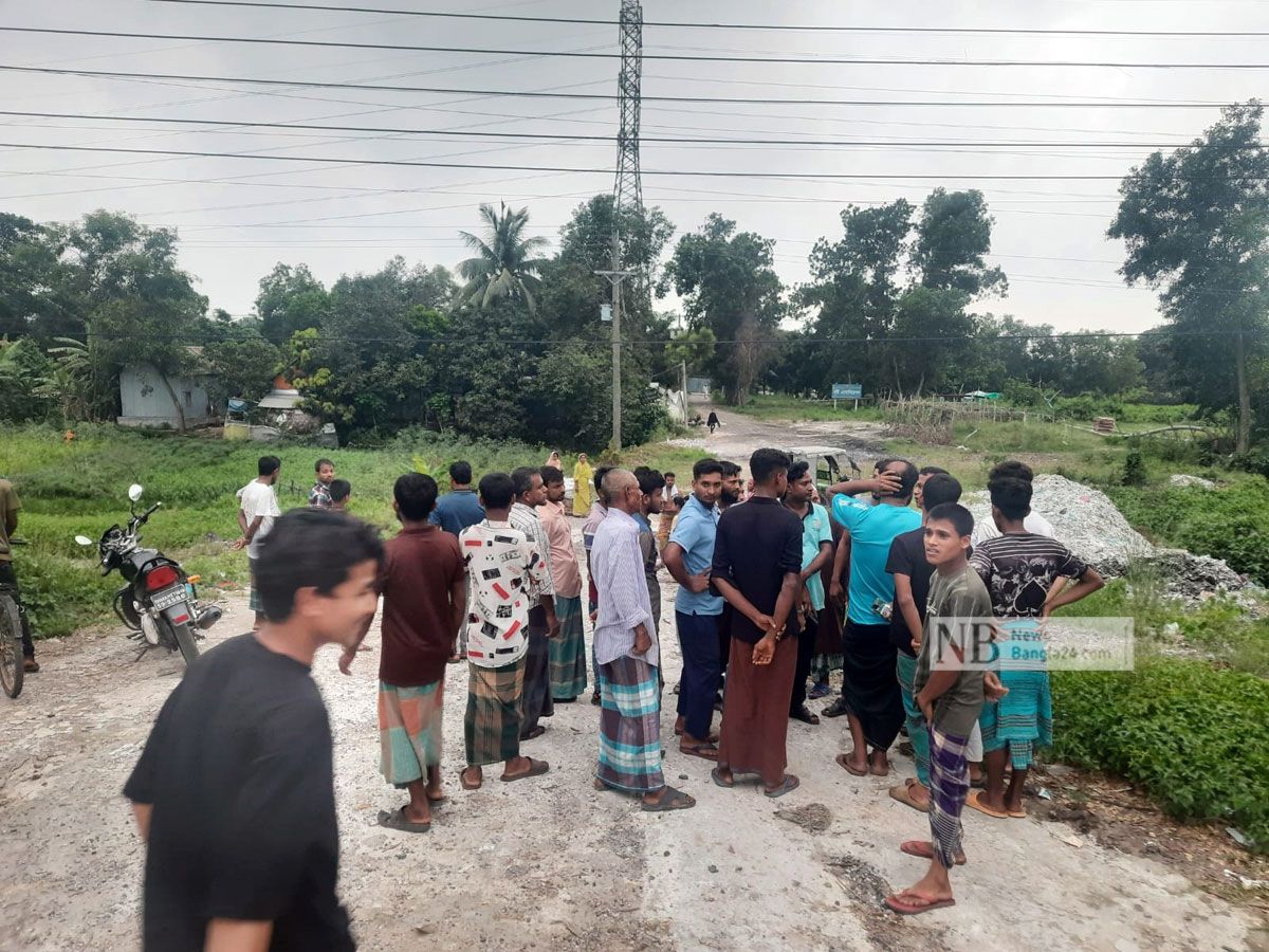 অসুস্থ বাবা-মা ও প্রতিবন্ধী বোনকে রাস্তায় ফেলে গেল কে?