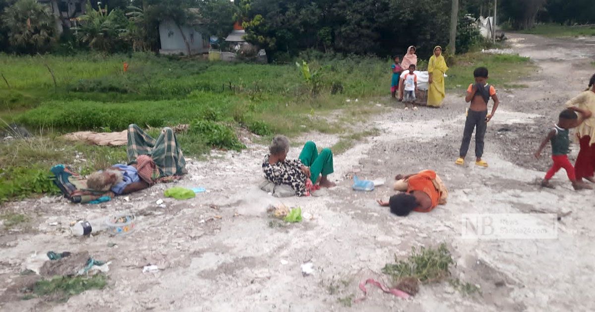 অসুস্থ বাবা-মা ও প্রতিবন্ধী বোনকে রাস্তায় ফেলে গেল কে?