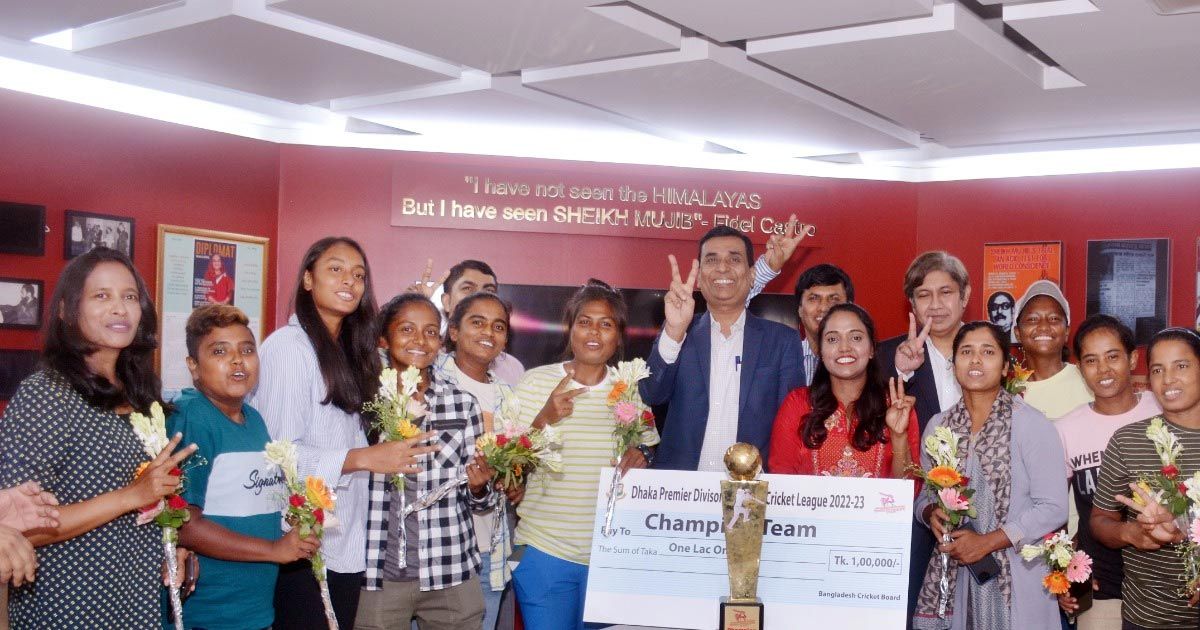 চ্যাম্পিয়ন নারী ক্রিকেট দলকে সংবর্ধনা দিল রূপালী ব্যাংক