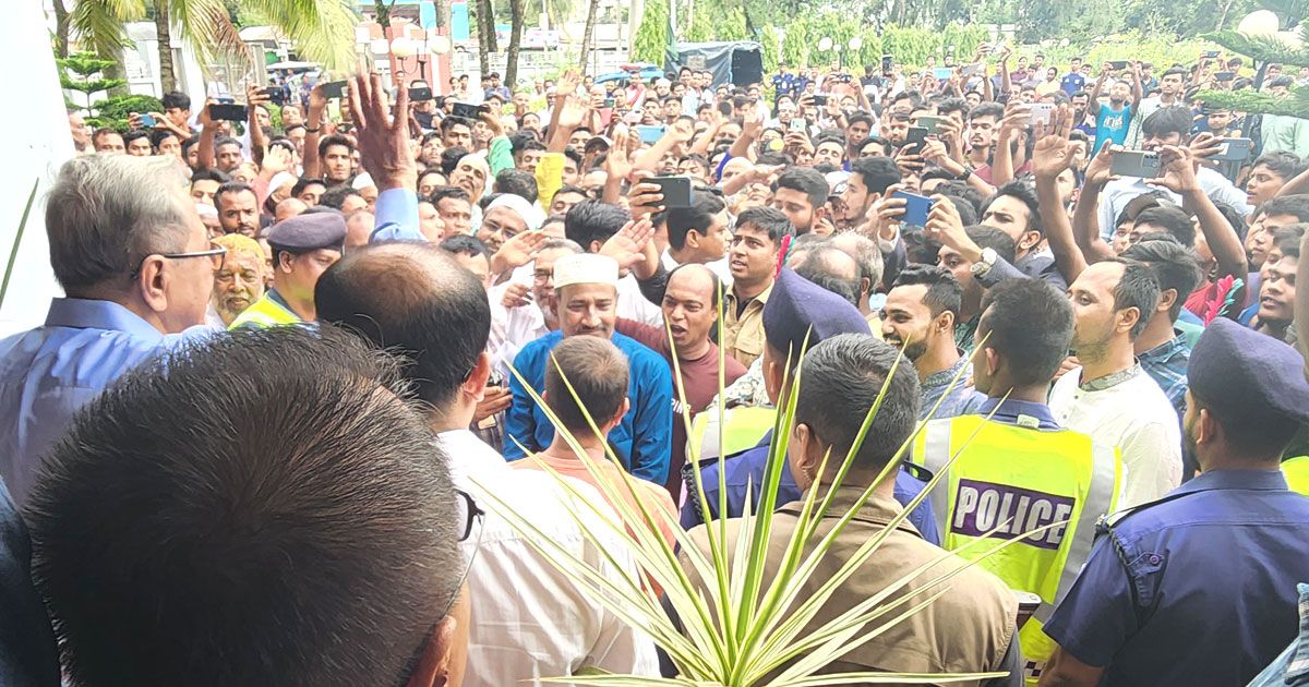 রাষ্ট্রপতির মেয়াদ শেষে প্রথম নিজ জেলায় আবদুল হামিদ