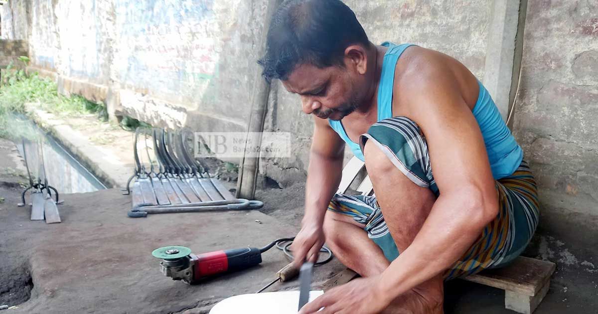 কামারপাড়ায় বেড়েছে ব্যস্ততা, শঙ্কা লোডশেডিং নিয়ে