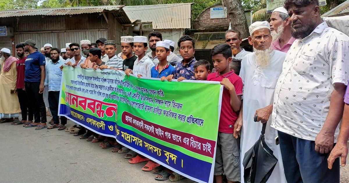 মাদ্রাসার ছাত্রীদের উত্ত্যক্তের প্রতিবাদ করায় ছাত্রদের হাতুড়িপেটা