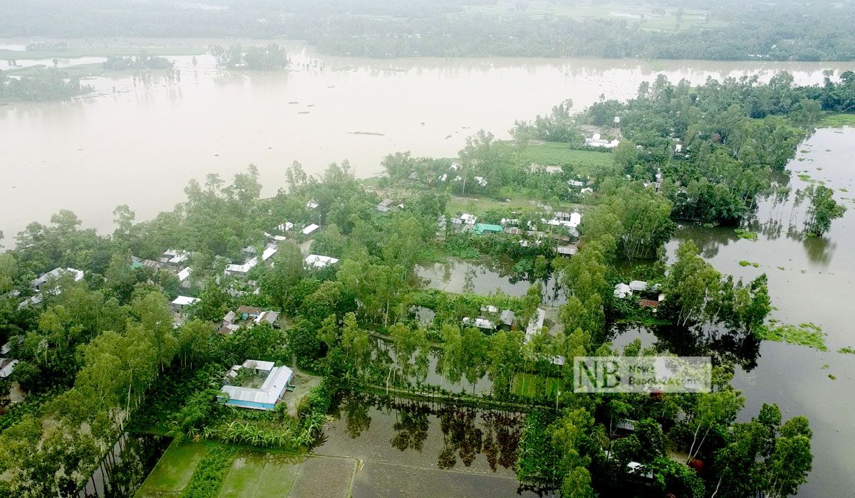 কুড়িগ্রামে দুধকুমারের বাঁধ ভেঙে ডুবছে গ্রামের পর গ্রাম