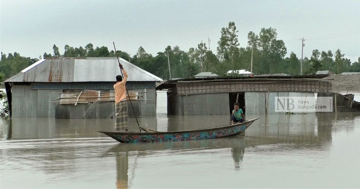 কুড়িগ্রামে দুধকুমারের বাঁধ ভেঙে ডুবছে গ্রামের পর গ্রাম