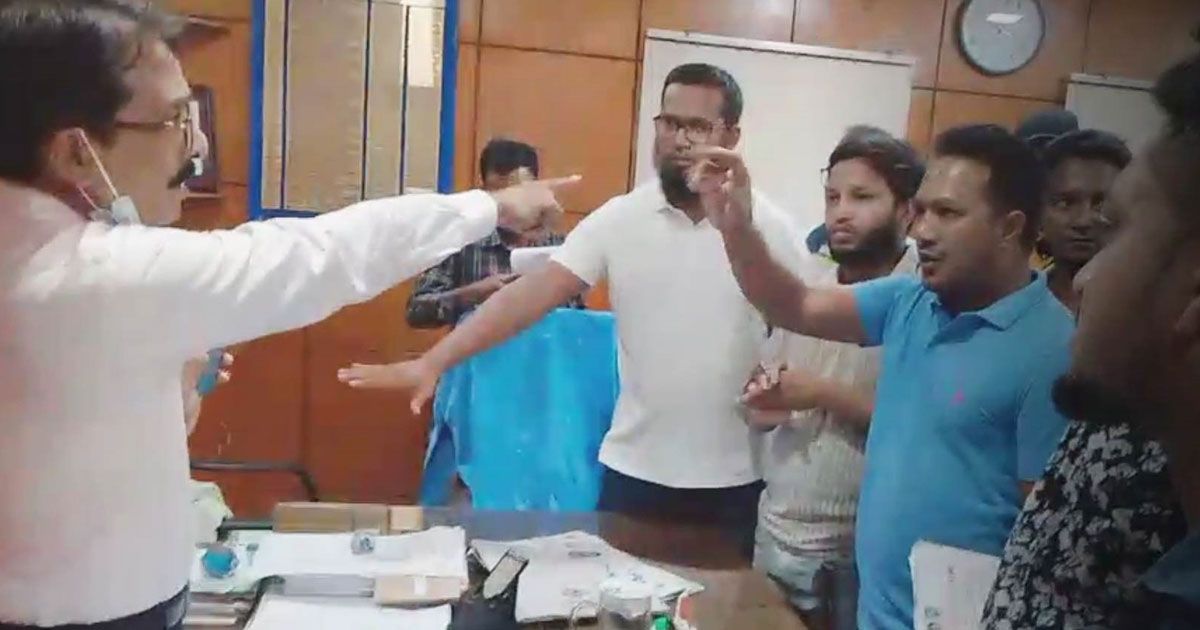 ব‌রিশা‌লে অধ্যক্ষের সঙ্গে ছাত্রদলের বাহাস, ভাইরাল