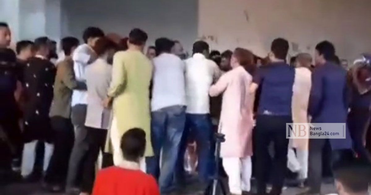 ব্যানারে নাম থাকা নিয়ে আ.লীগের নেতা-কর্মীদের হাতাহাতি