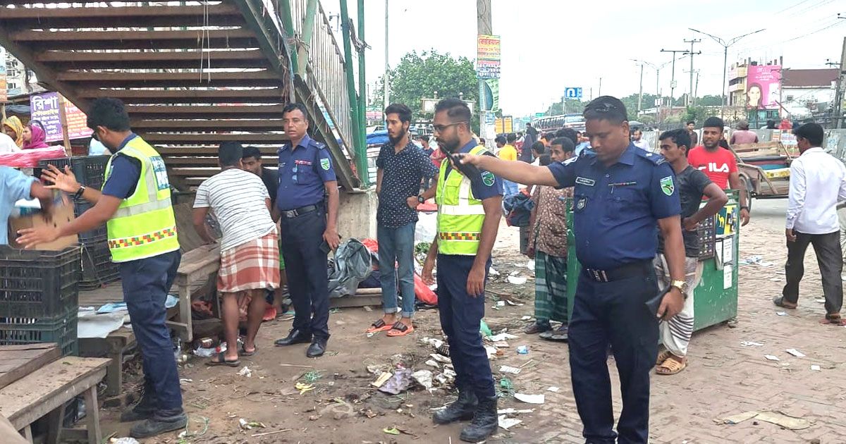 ঈদযাত্রা নির্বিঘ্ন করতে সাভারে পুলিশের ব্যাপক প্রস্তুতি