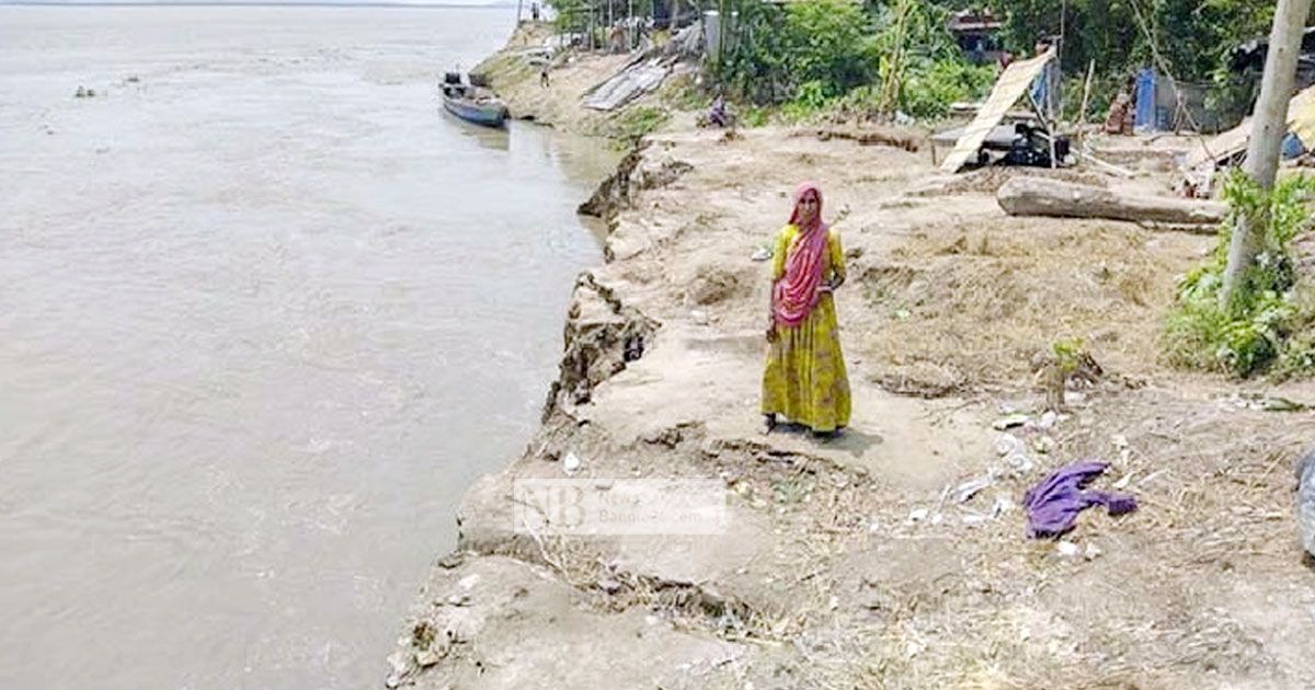 আগ্রাসী হয়ে উঠছে যমুনা, বিলীন হচ্ছে বাড়িঘর