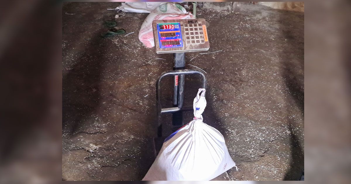 ইউপি চেয়ারম্যানের বিরুদ্ধে ভিজিএফের চাল কম দেয়ার অভিযোগ