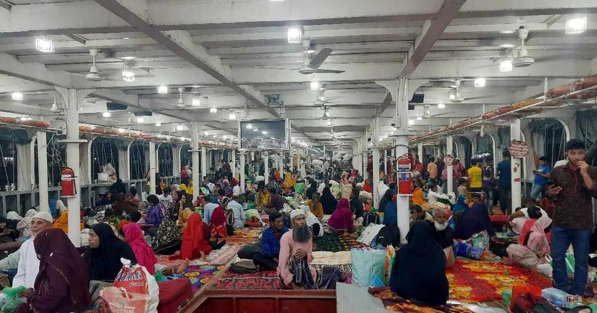 সদরঘাটে ঘরমুখো মানুষের ভিড় বাড়ছে
